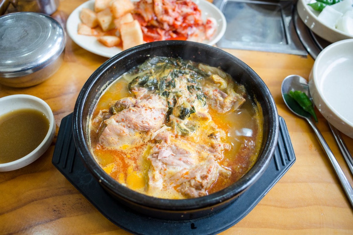 저녁은 전부터 먹고 싶던 소고기 국밥. 근데 막상 배는 안 고팠어요
