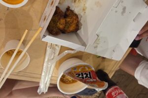 마운자로 39일차 자정에 손대지 않은 컵라면과 남긴 치킨 썸네일