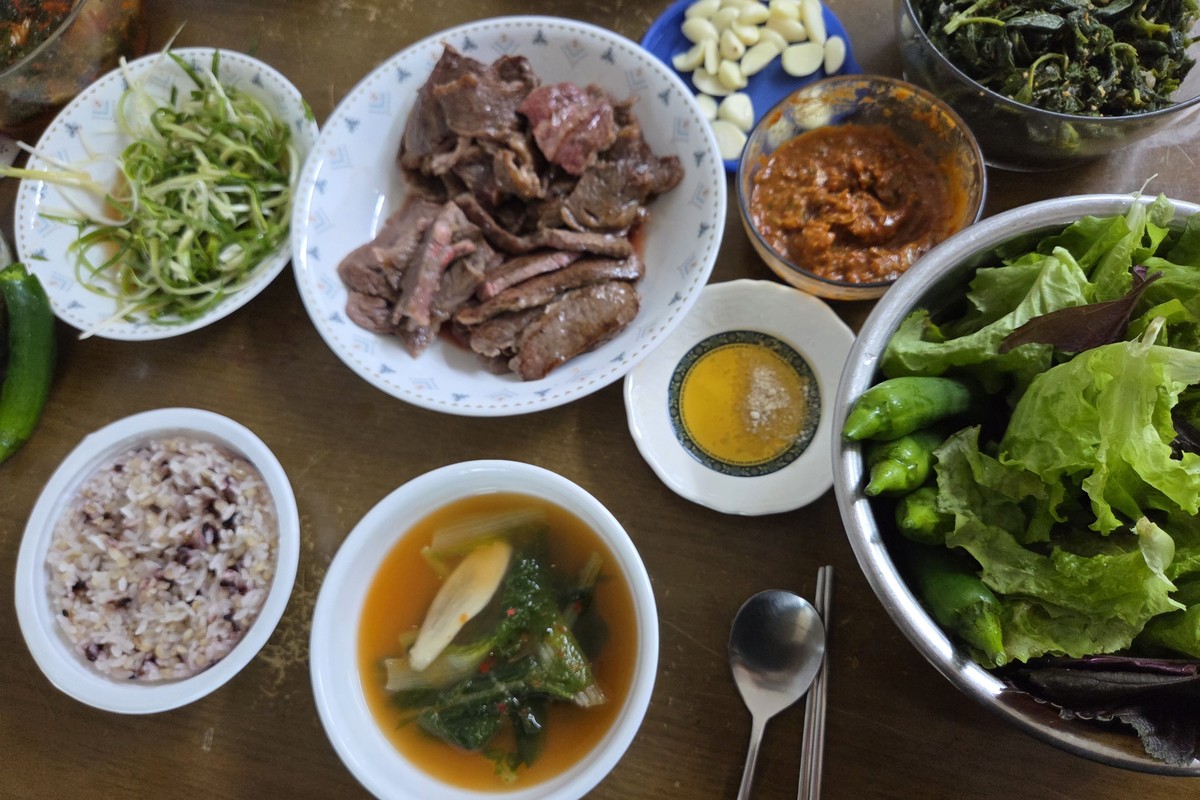 마운자로 15일차 저녁 부모님 댁 소고기구이와 쌈채소 한 상