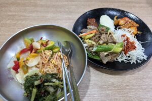 마운자로 26일차 저녁 한식뷔페에서 담은 비빔밥과 불고기 썸네일