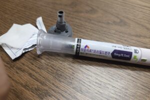 마운자로 5mg 프리필드펜 사용 후 뚜껑이 열린 모습 썸네일