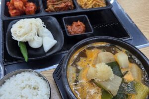 마운자로 31일차 이른 저녁 한우국밥 6천 원 상차림 썸네일