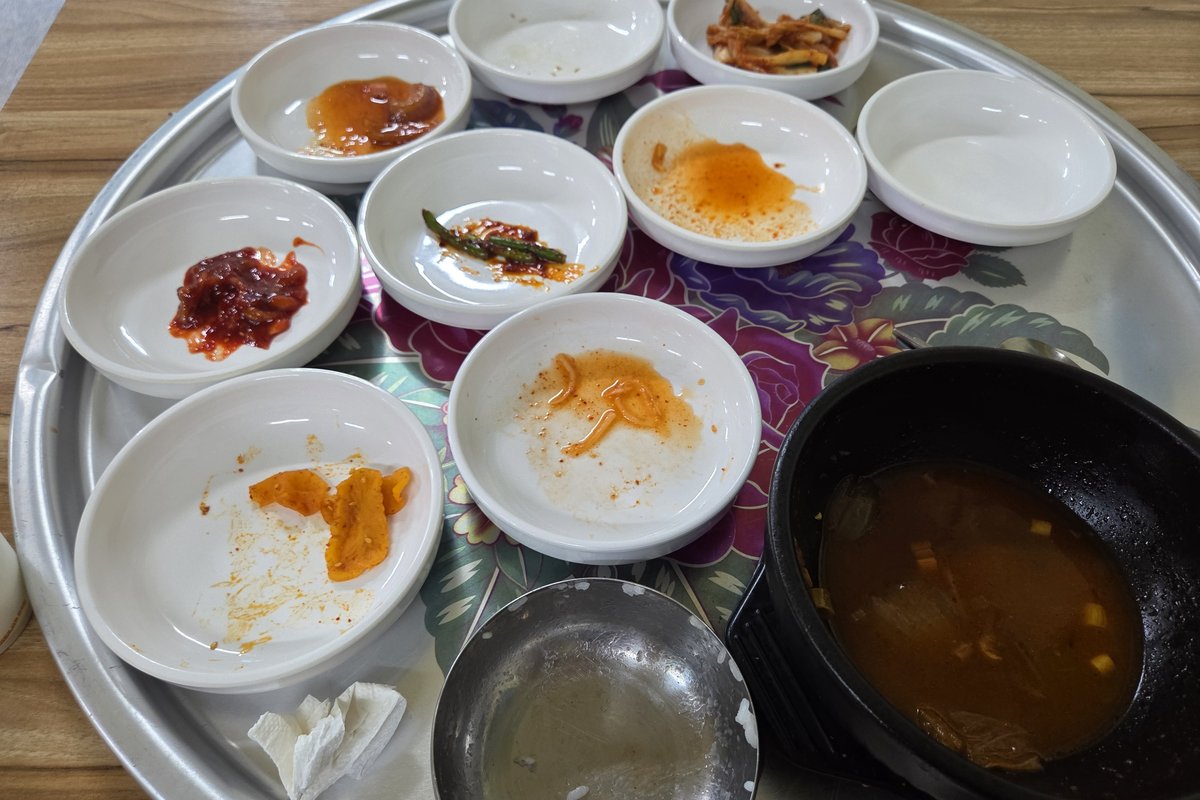마운자로 34일차 저녁 김치찌개 백반을 반찬 그릇까지 비운 상차림