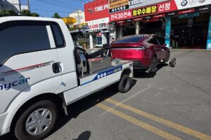 견인차에 실려 타이어 전문점에 도착한 전기차 썸네일
