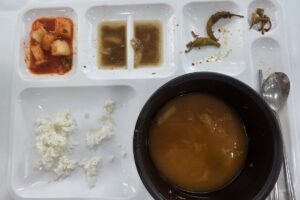 마운자로 48일차 아침 식사 후 국을 많이 남긴 식판 썸네일