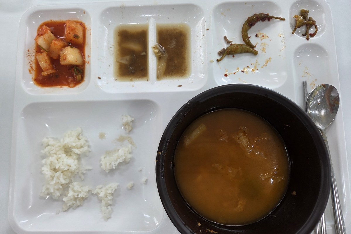 마운자로 48일차 아침 식사 후 국을 많이 남긴 식판