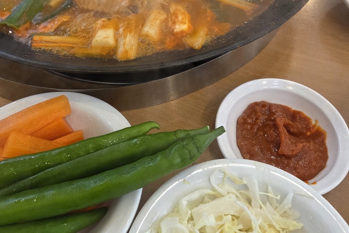 마운자로 52일차 점심 닭갈비 철판과 양배추 샐러드 오이고추 기본찬
