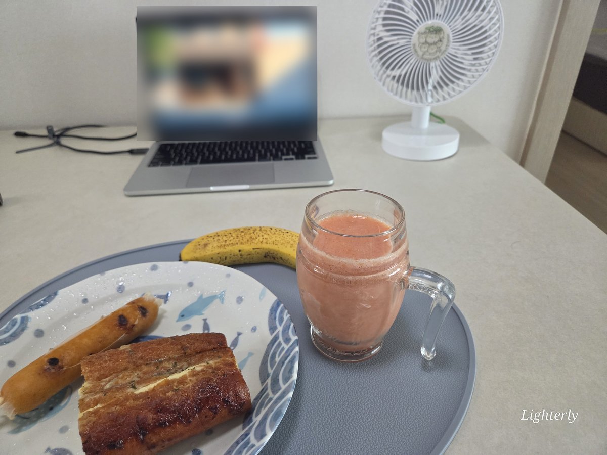 마운자로 53일차 아침식사 소시지 마늘빵 바나나 토마토주스