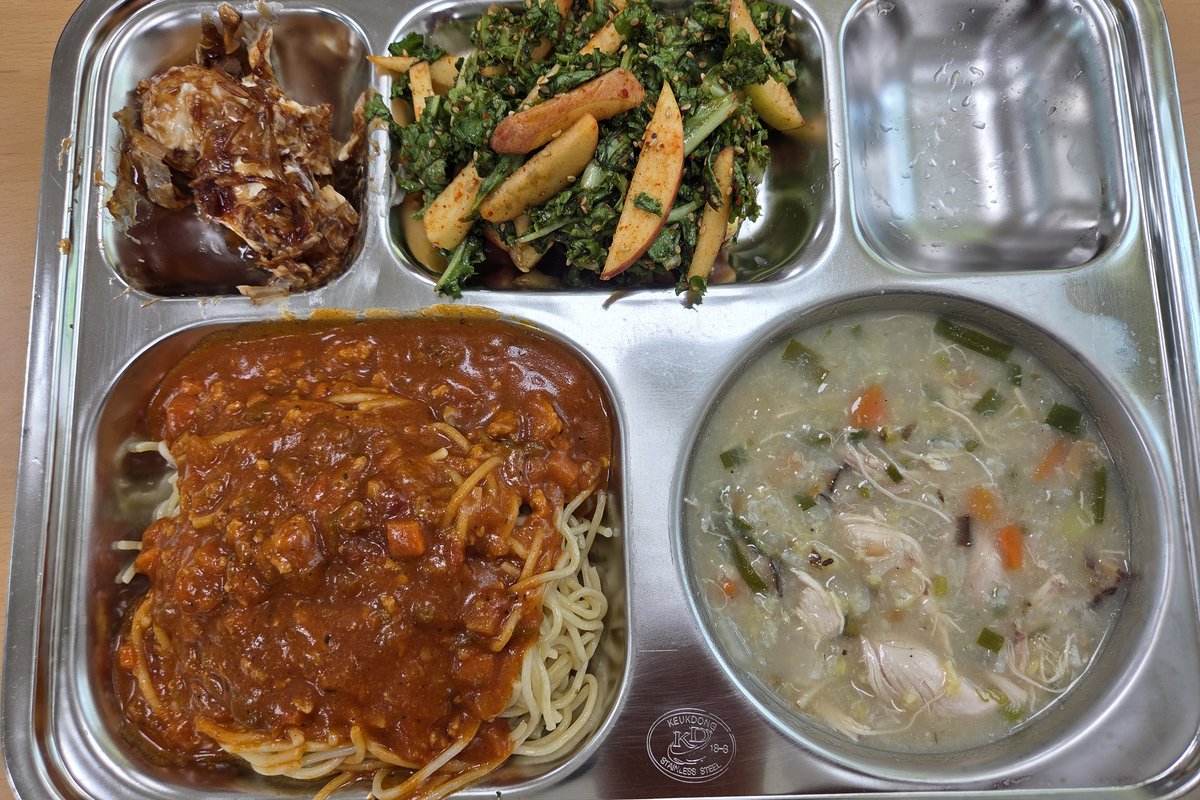마운자로 10주차 67일차 회사 구내식당 점심 미트소스 스파게티 크림수프 감자웨지 식판