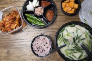 마운자로 11주차 73일차 저녁 집 돼지국밥 배달 잡곡밥 김치 깍두기
