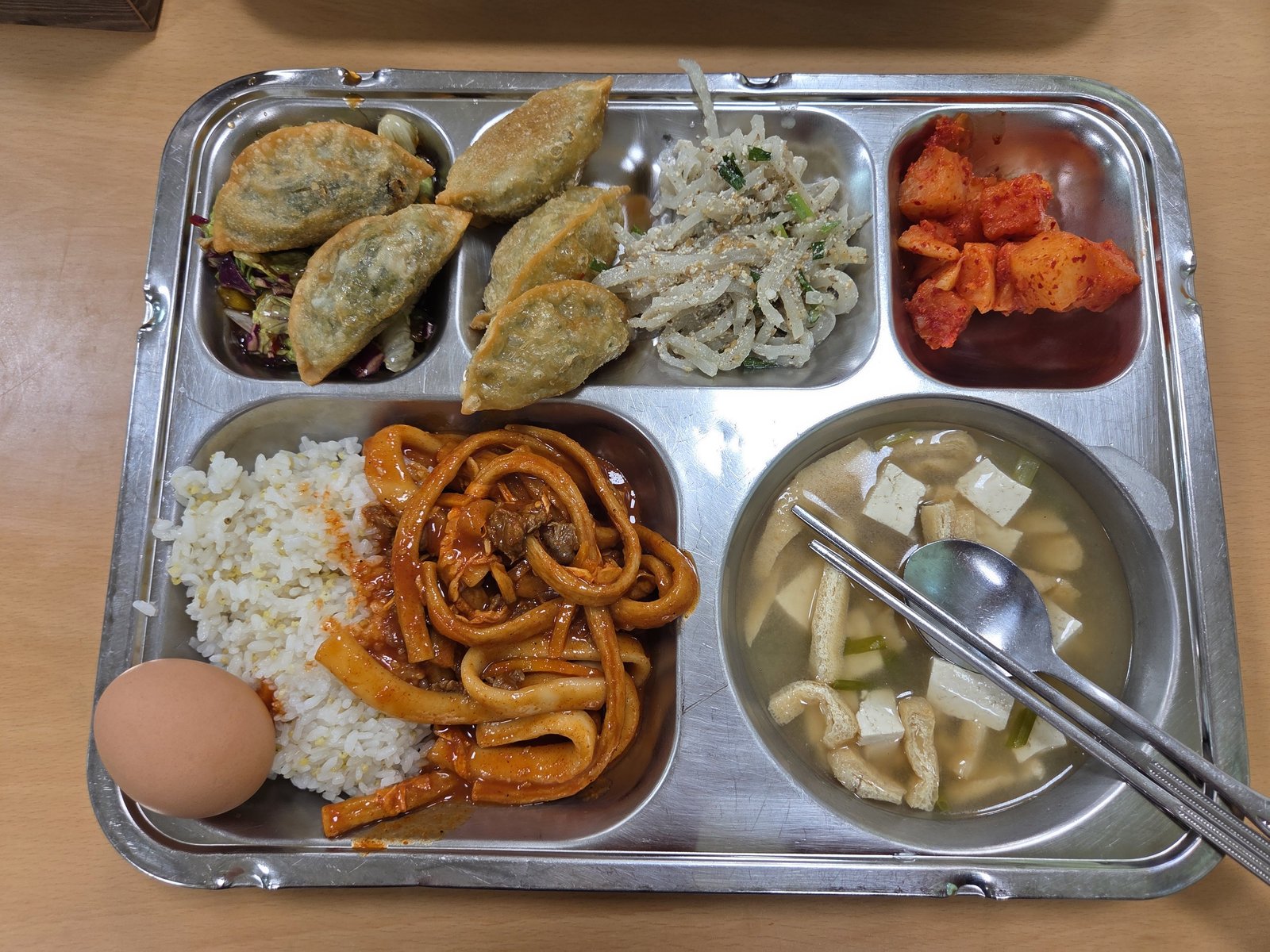 월요일 점심 식판