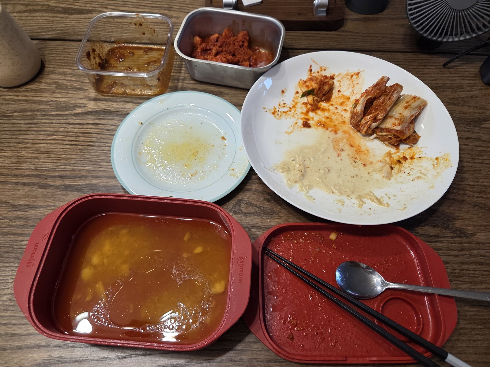 수육을 먹고 남은 접시