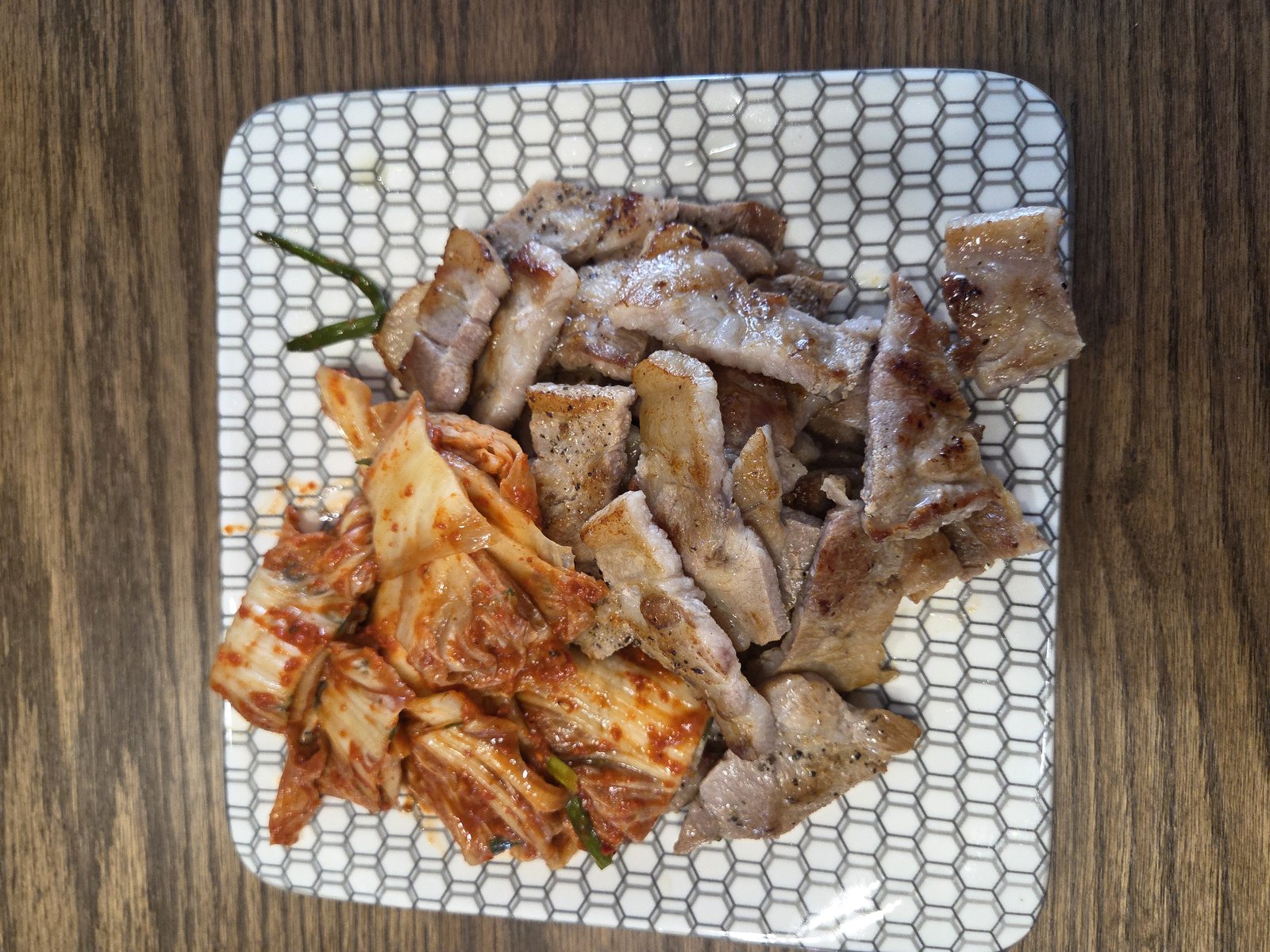 구운 앞다리살과 김치